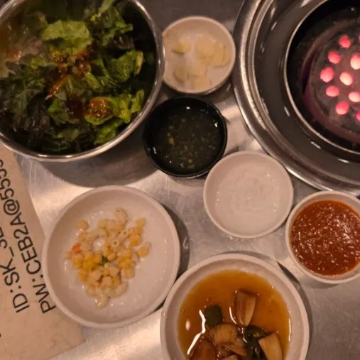 Meat table setting with simmering meljeot