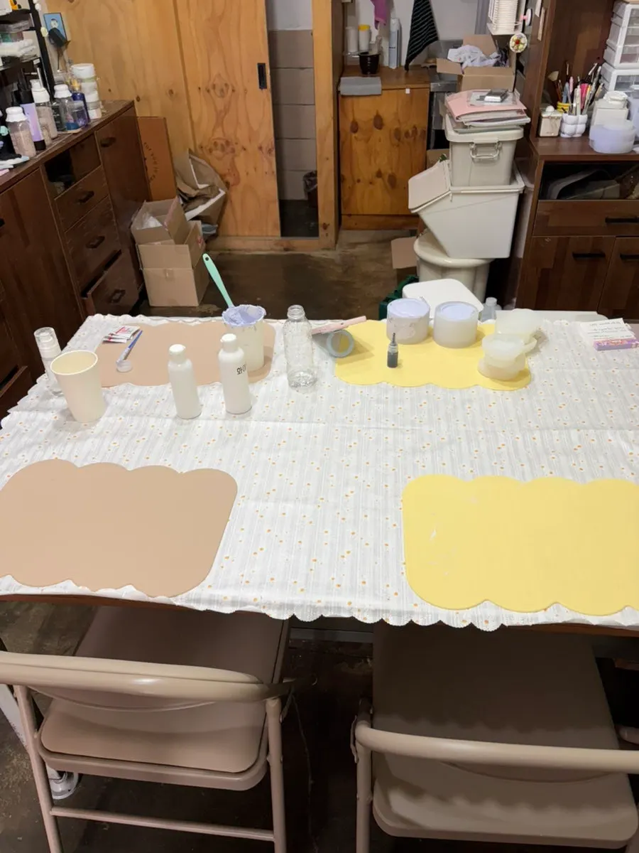Shared table inside the Unieresin studio