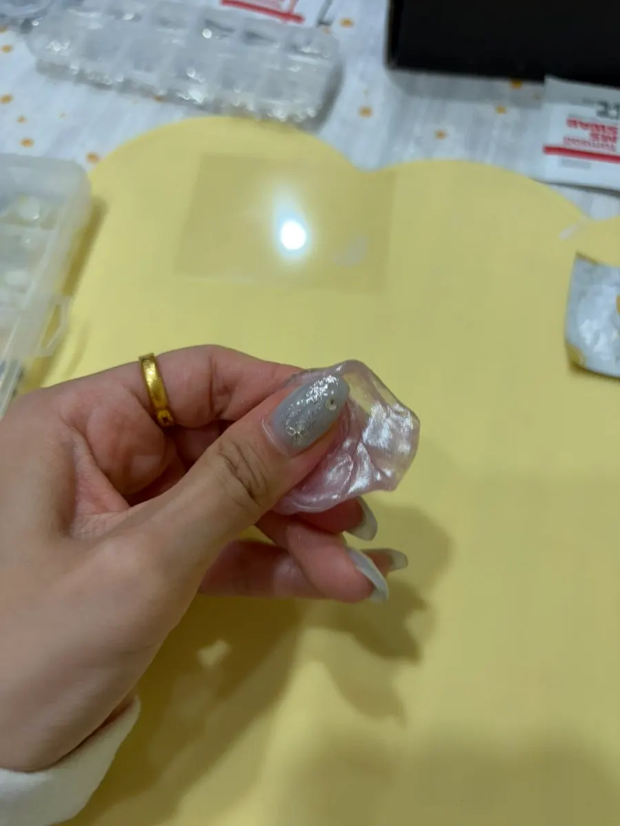 Wax mixed with light pink color powder