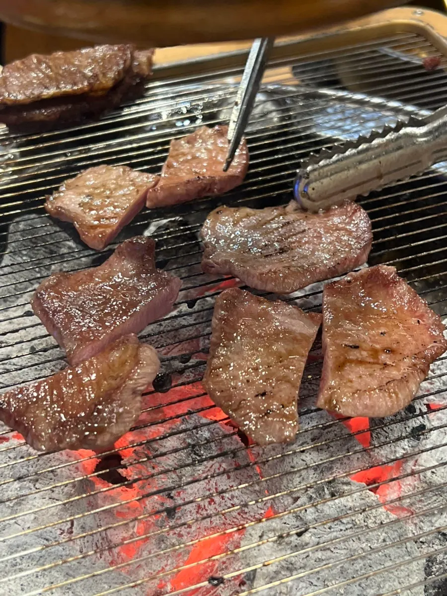 Sliced grilled beef tongue