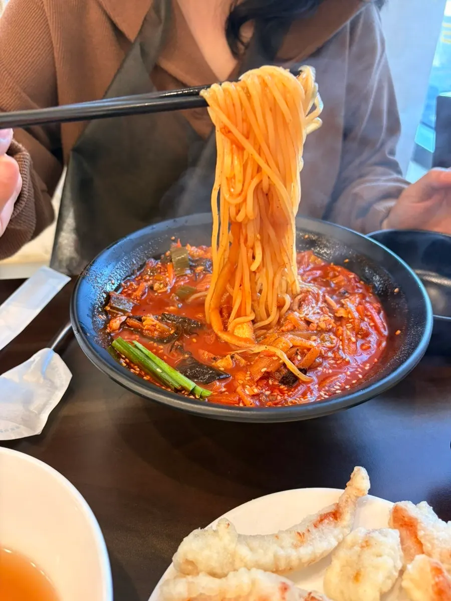 Noodles lifted up from the Gyodong jjamppong