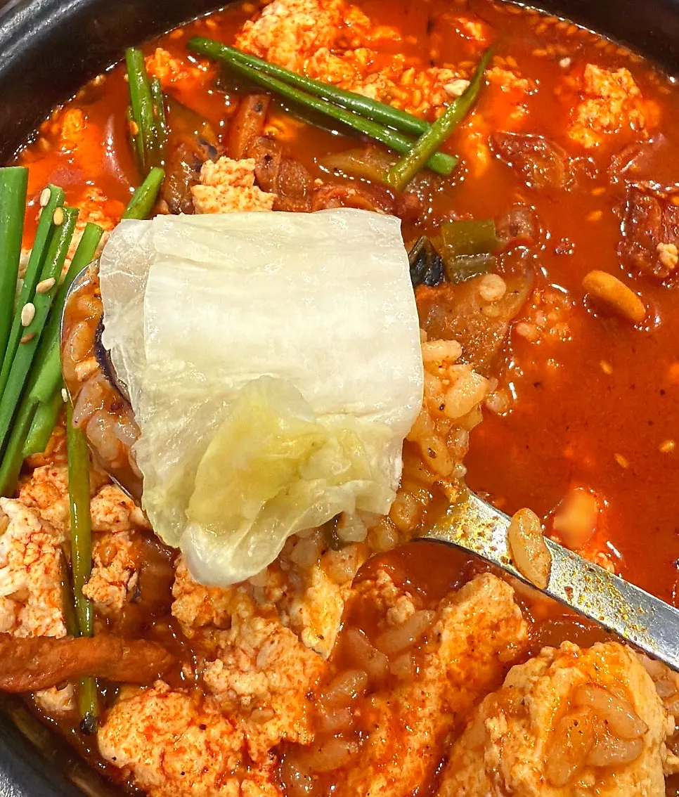 Jjambbong rice mixed with mussels and rice