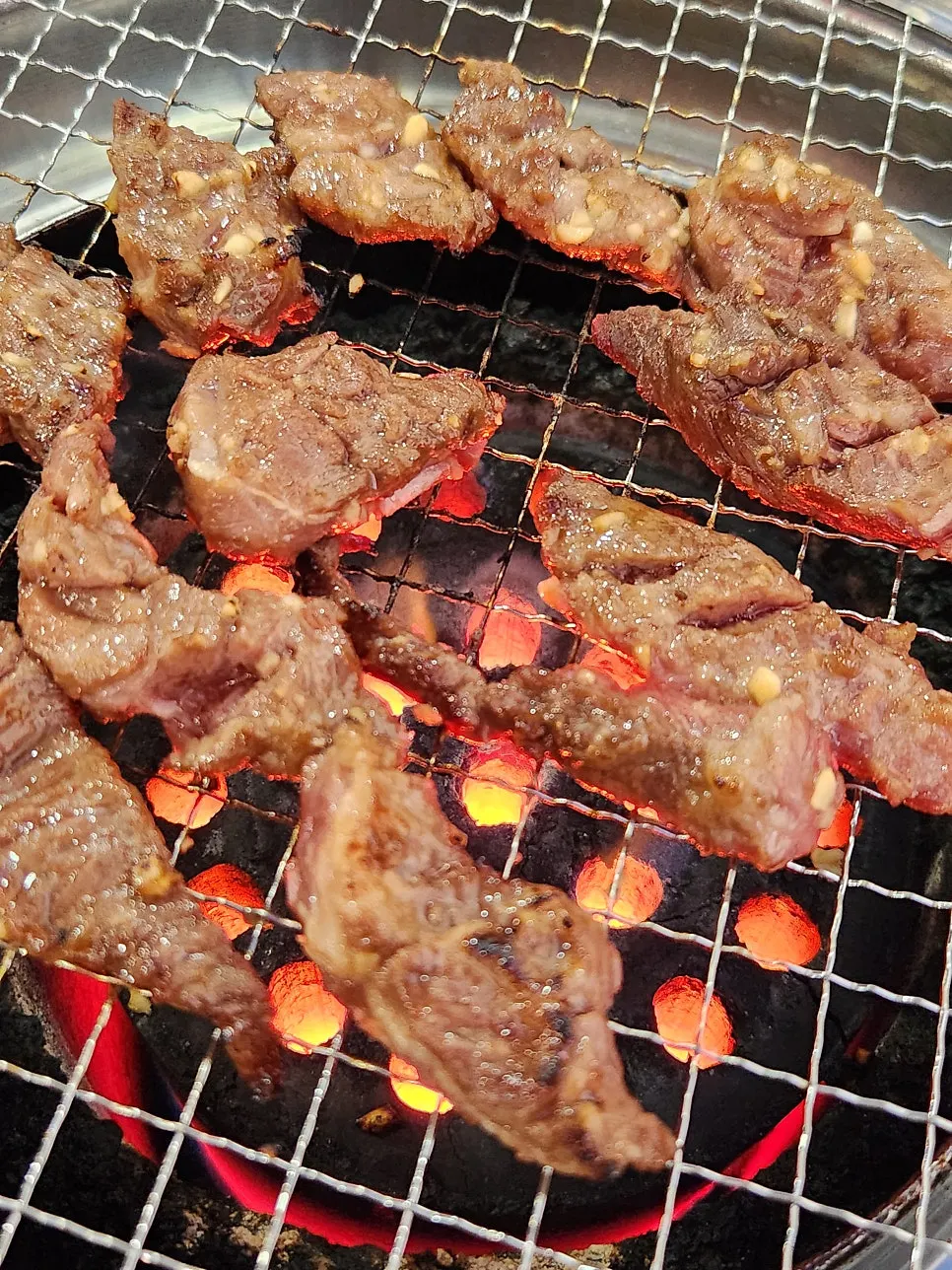 Charcoal-grilled sogalbisal cooked evenly without burning