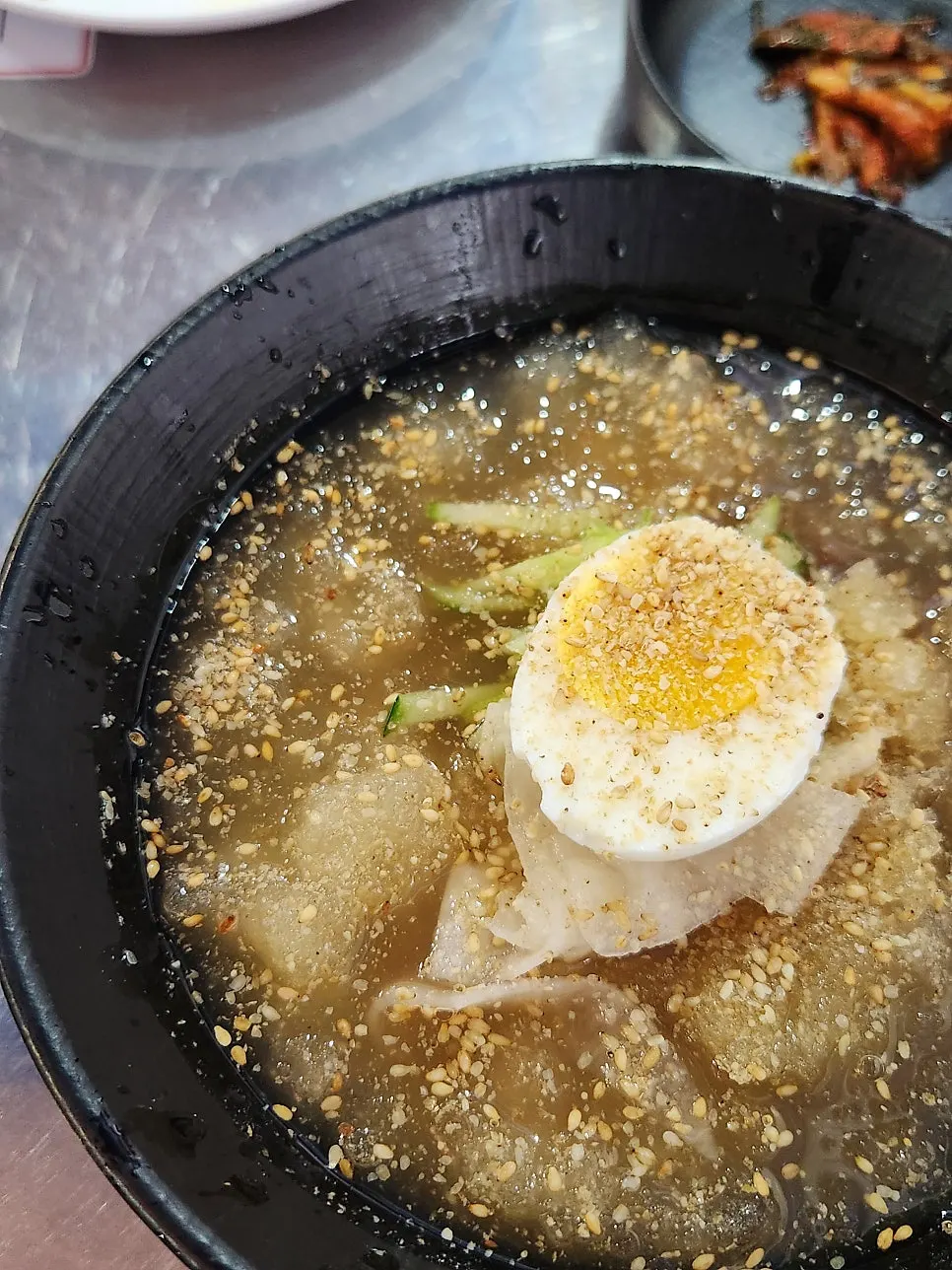 A bowl of mul naengmyeon at Untan Taepyeong