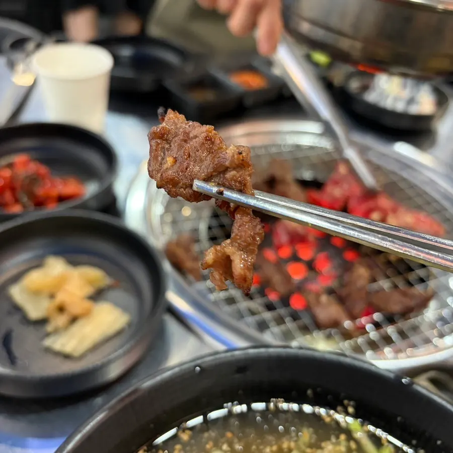 연탄불에 익어가는 양념 소갈비살