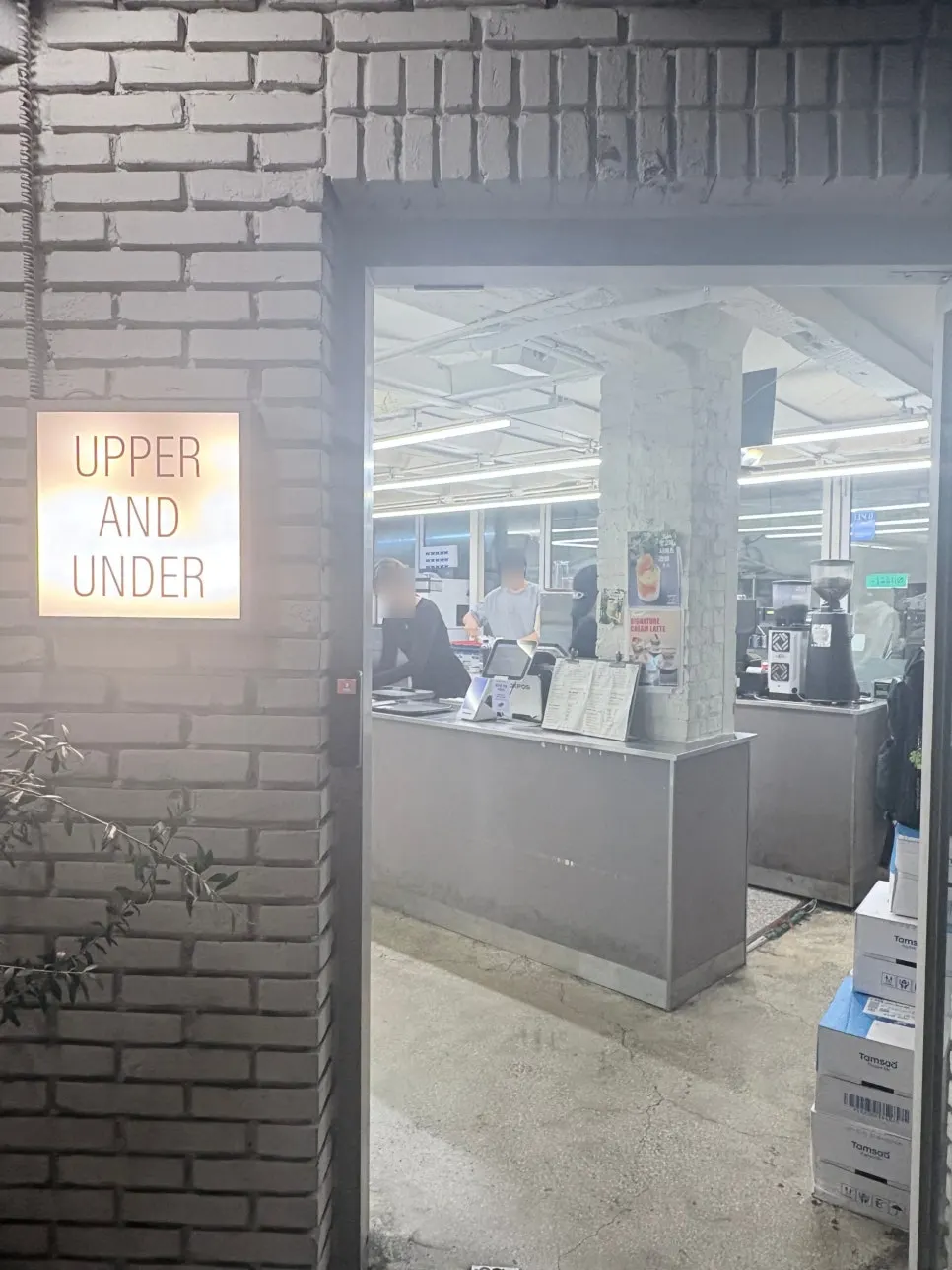 신논현역 카페 늦은 저녁 코코넛말차와 얼그레이자몽 케이크, 어퍼앤언더