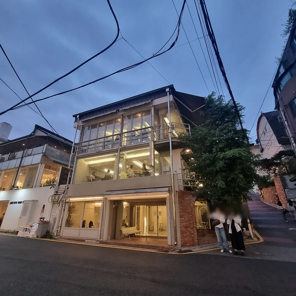 Main image of Upper and Under, a café near Gangnam Station
