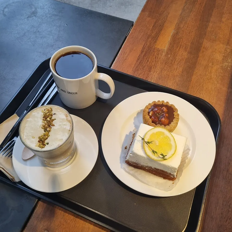 Lemon cream cake topped with lemon slices and herbs