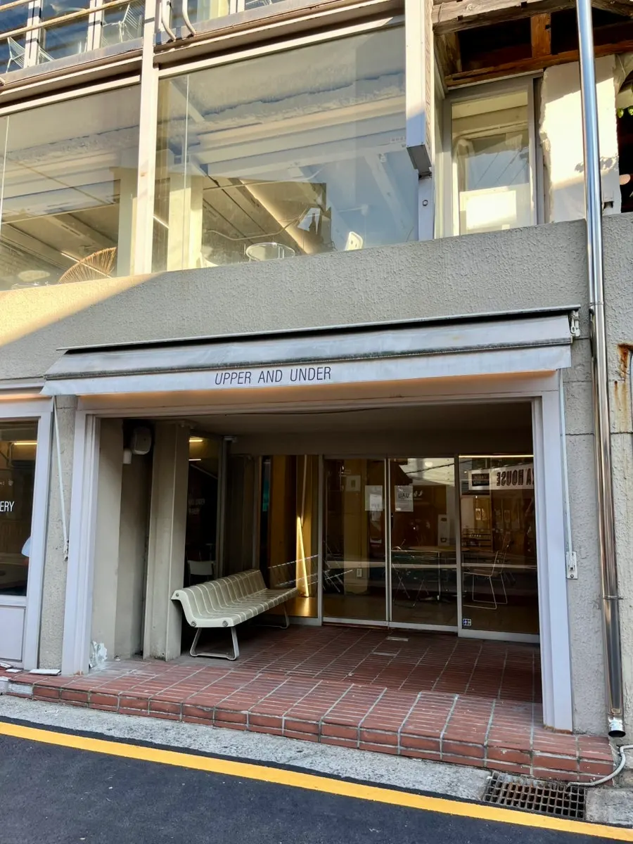 Exterior of the large Gangnam café that occupies the whole building