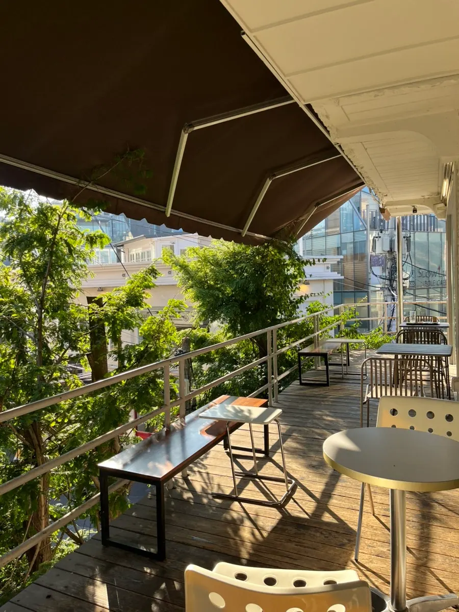 A 2nd floor table with a chatty atmosphere