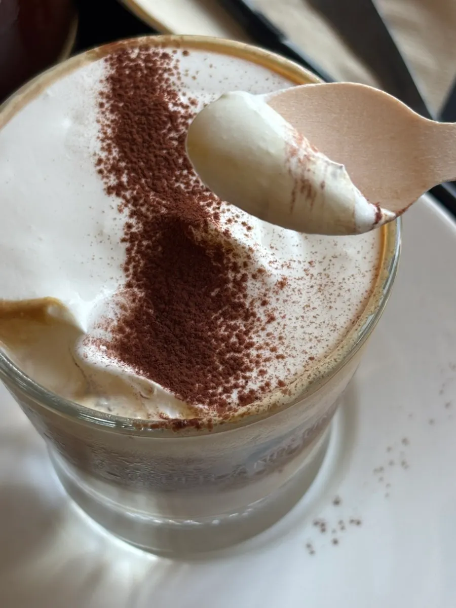 Close-up of scooping cream from the einspänner