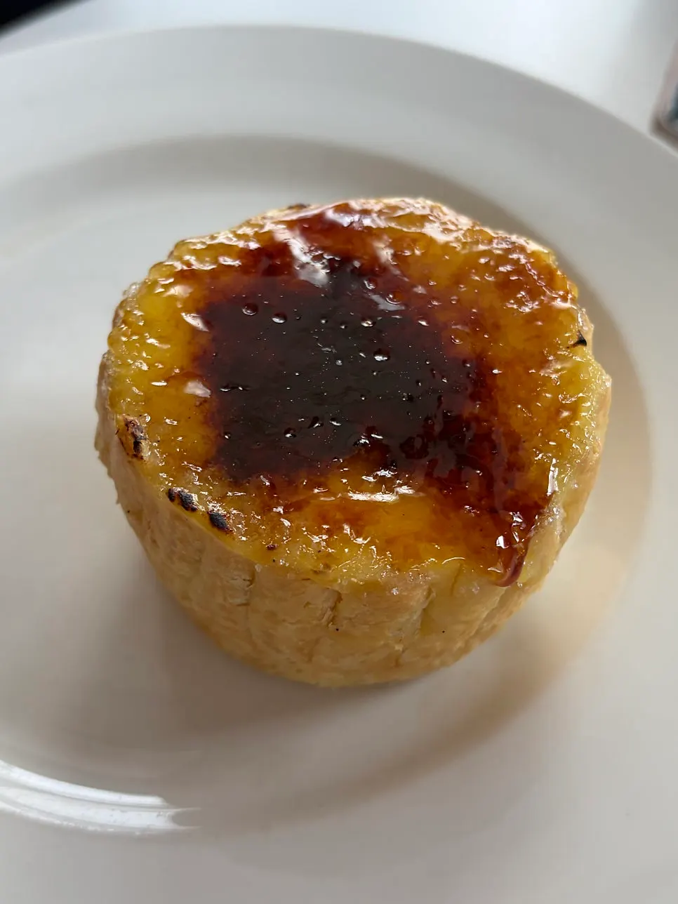 캐러멜라이징된 어퍼앤언더 크림브륄레 플랑