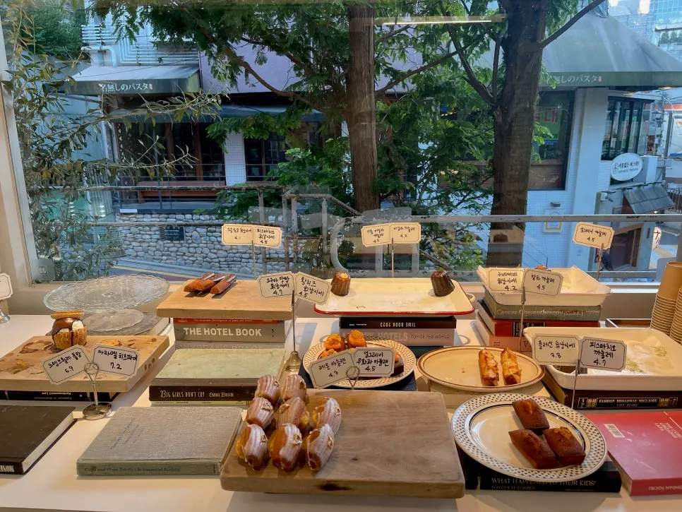 Cakes and baked sweets in the showcase