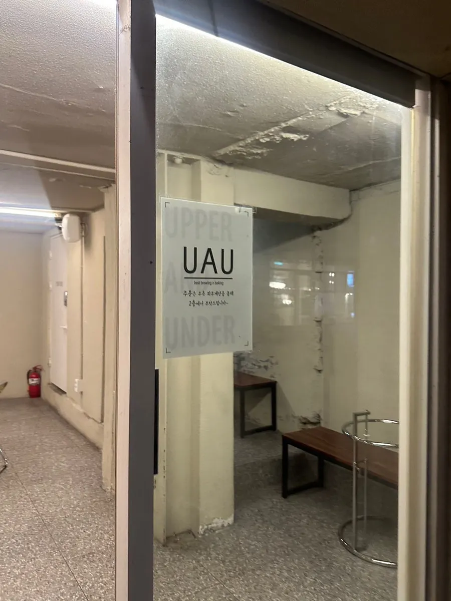 The order counter on the 2nd floor, the only place to order at Upper and Under