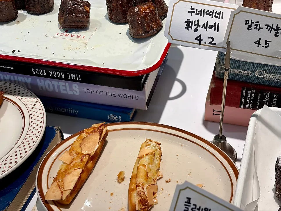어퍼앤언더 베이커리 코너 전경