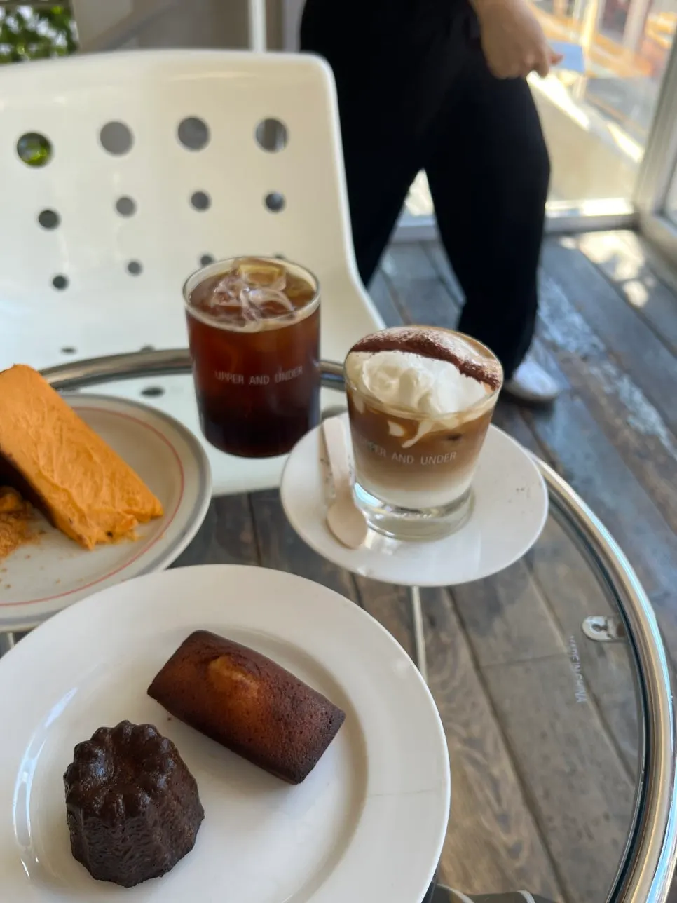 Desserts and drinks at Upper and Under, a Sinnonhyeon Station café