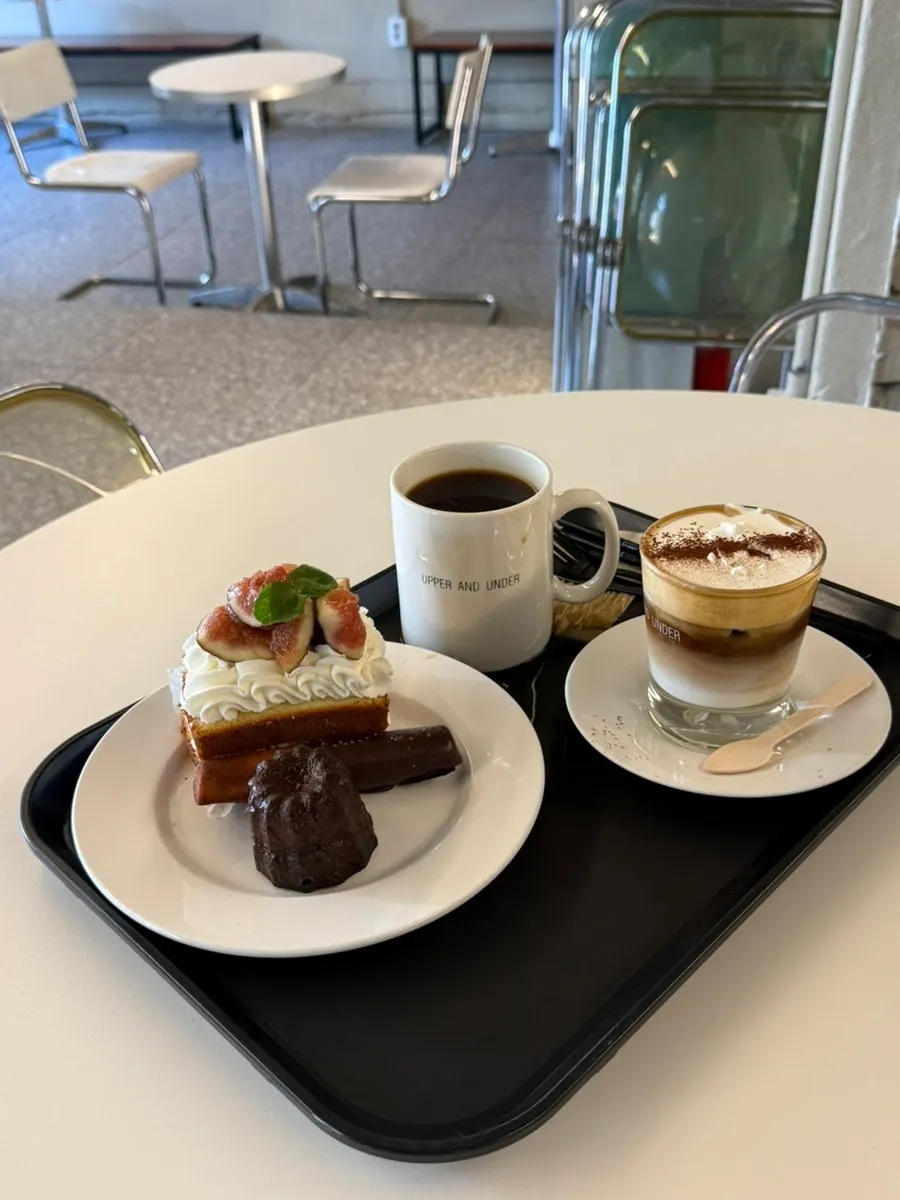 Showcase with a fig-topped cake