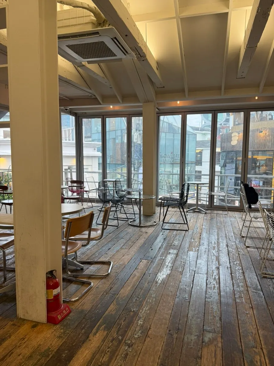2- and 4-person seating on the 3rd floor of Upper and Under