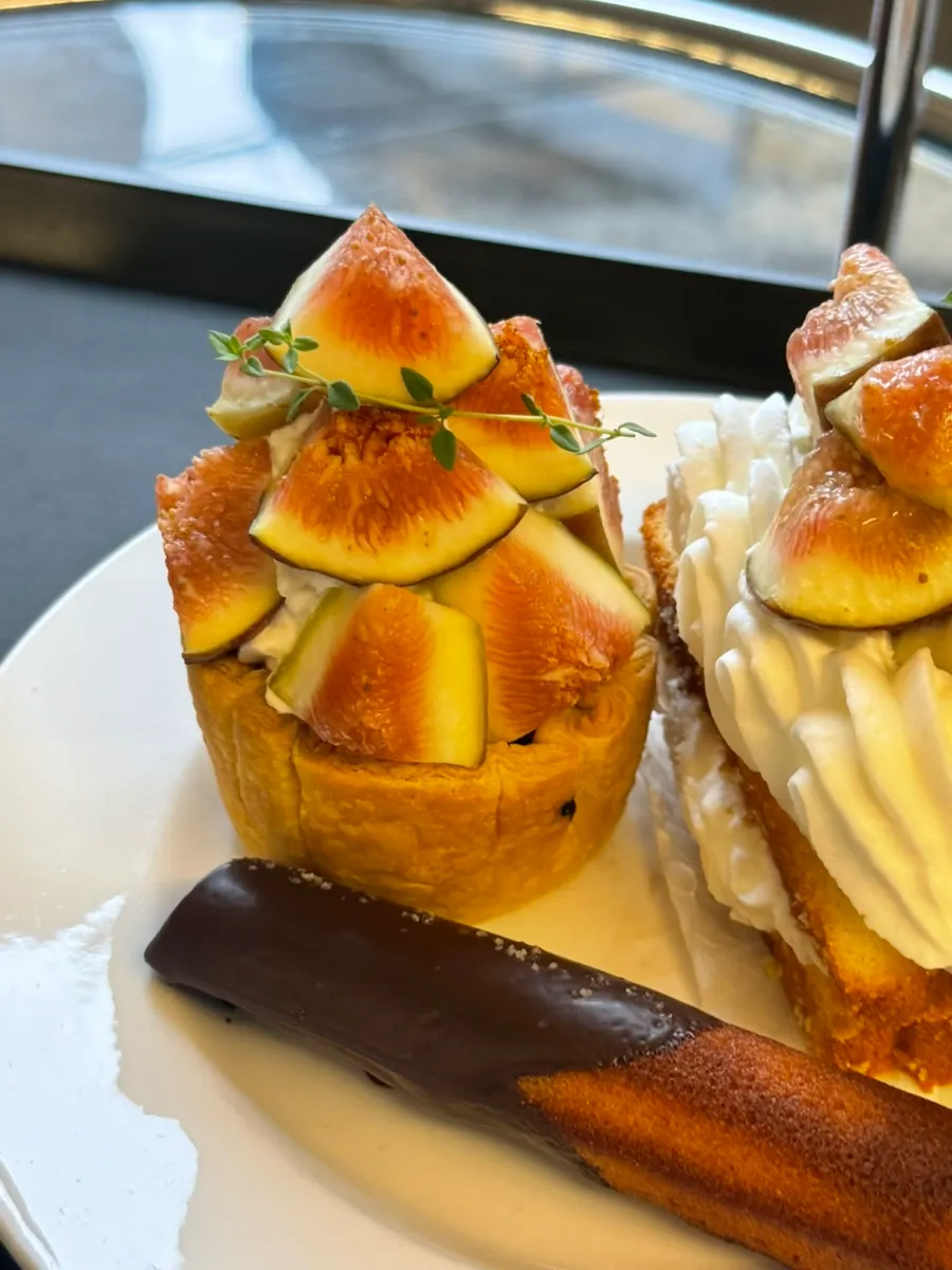 Fig pie tart topped with fresh figs