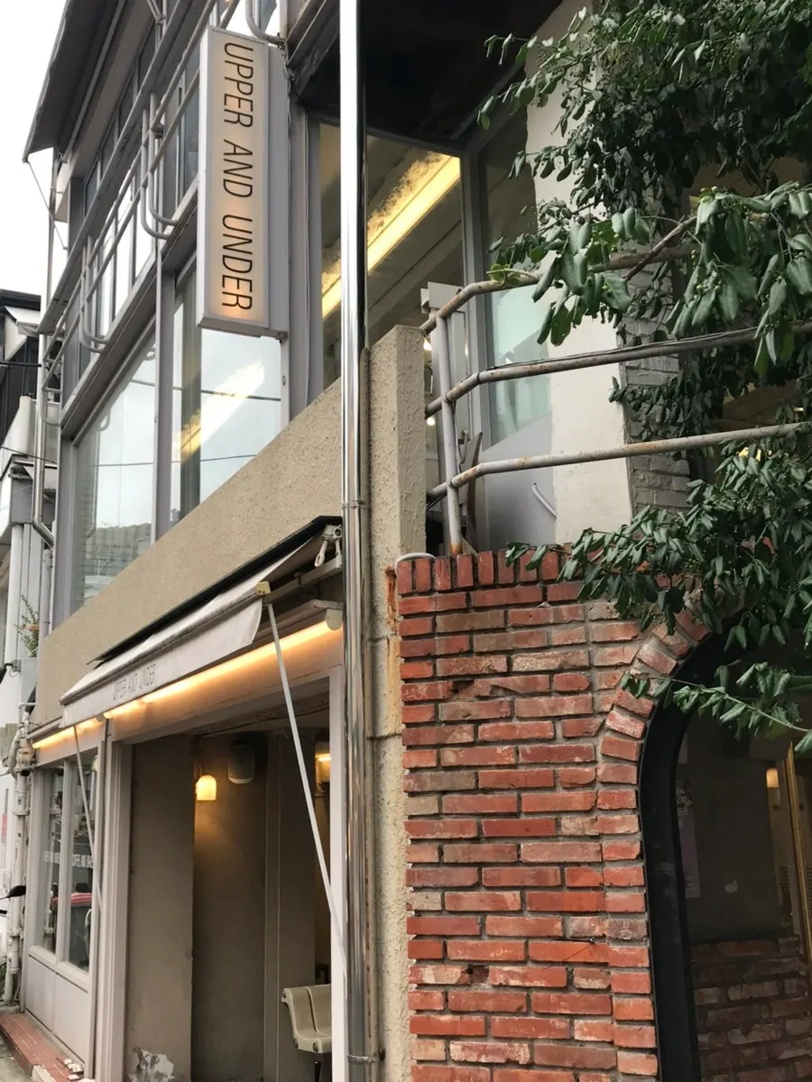 어퍼앤언더 카페 분위기 사진