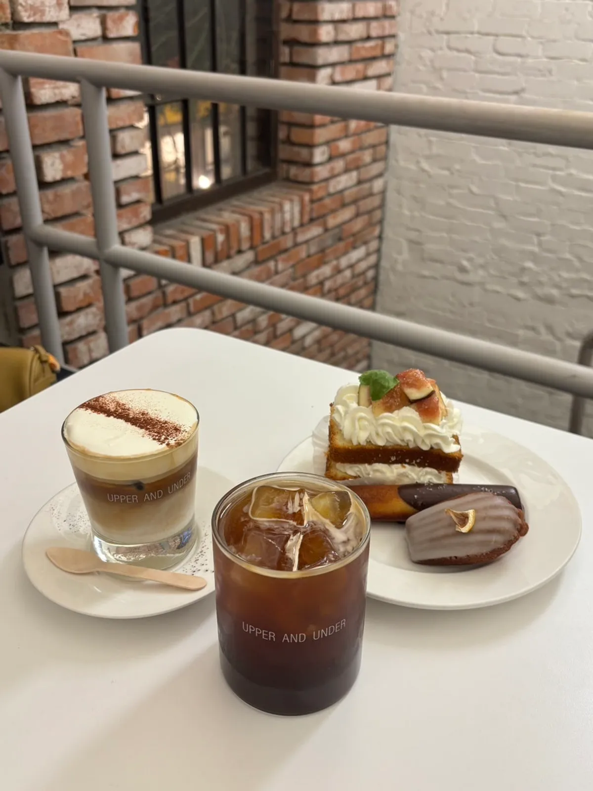 Upper and Under, a café near Sinnonhyeon Station, main photo
