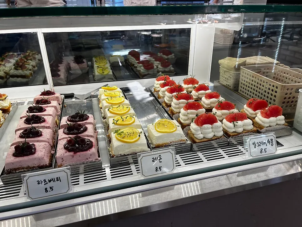 Financiers, canelés and other baked goods on display