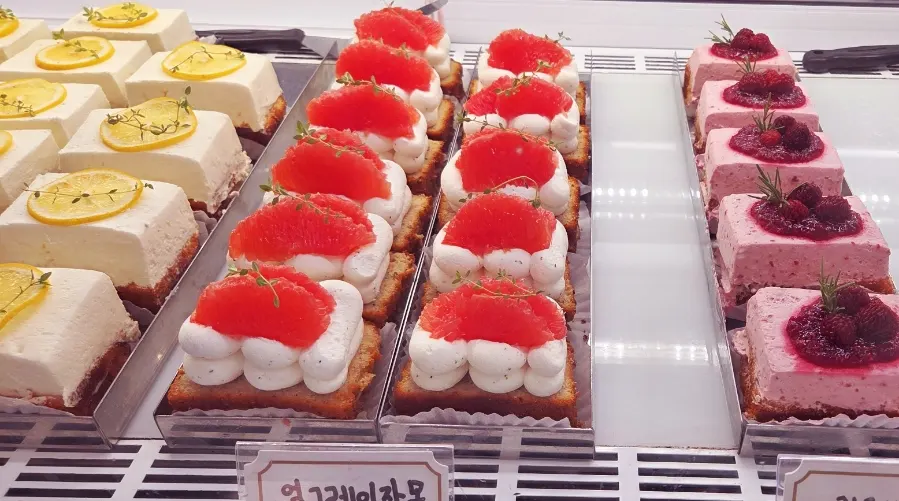 Main image of Upper and Under, a Sinnonhyeon Station café