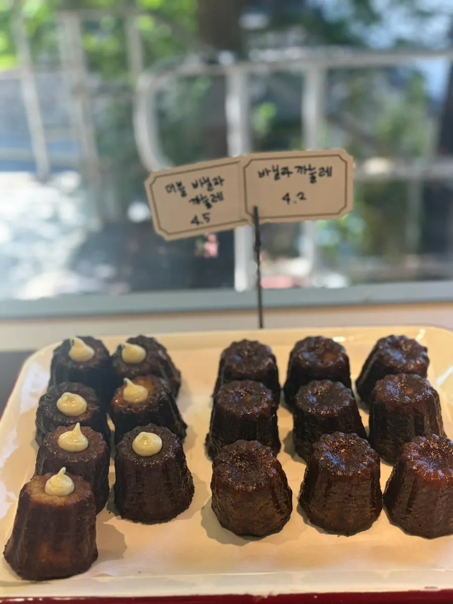 바닐라와 얼그레이 등 어퍼앤언더 까눌레 종류
