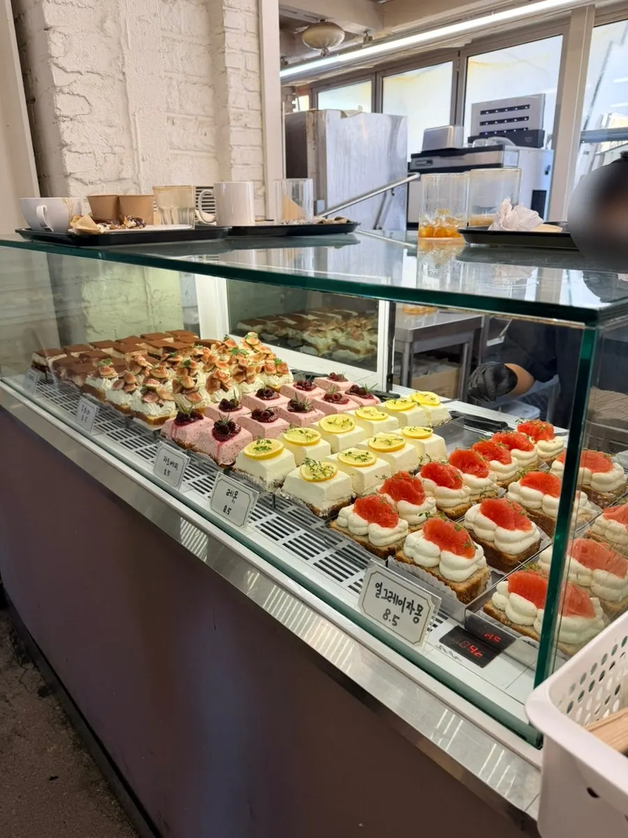 Display stand with canelé and madeleine