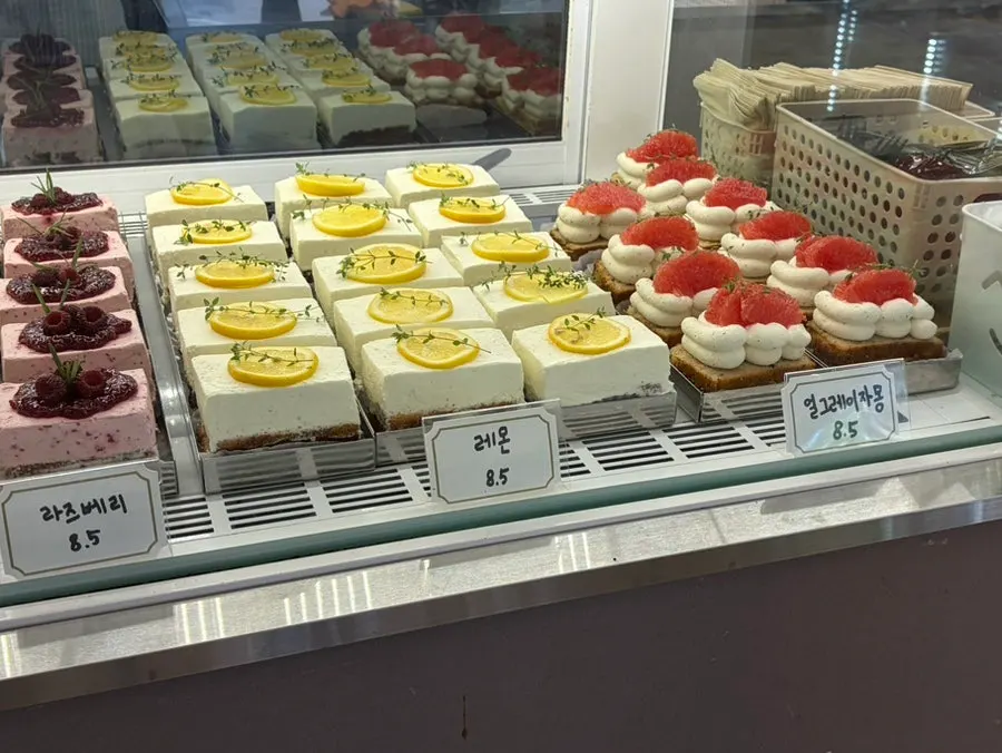 Upper and Under cake showcase