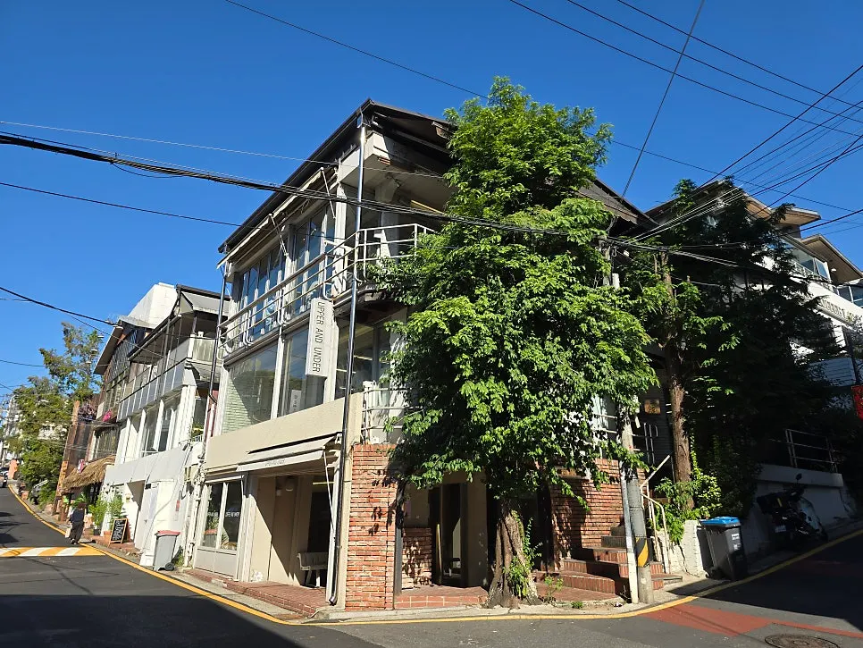 Exterior of Upper and Under café on Gangnam-daero 102-gil