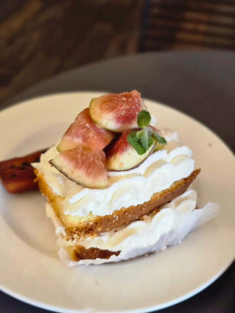 Cross-section of the fig cake showing the cream layers