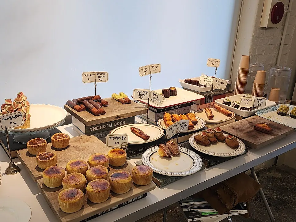Cake slices arranged in the showcase