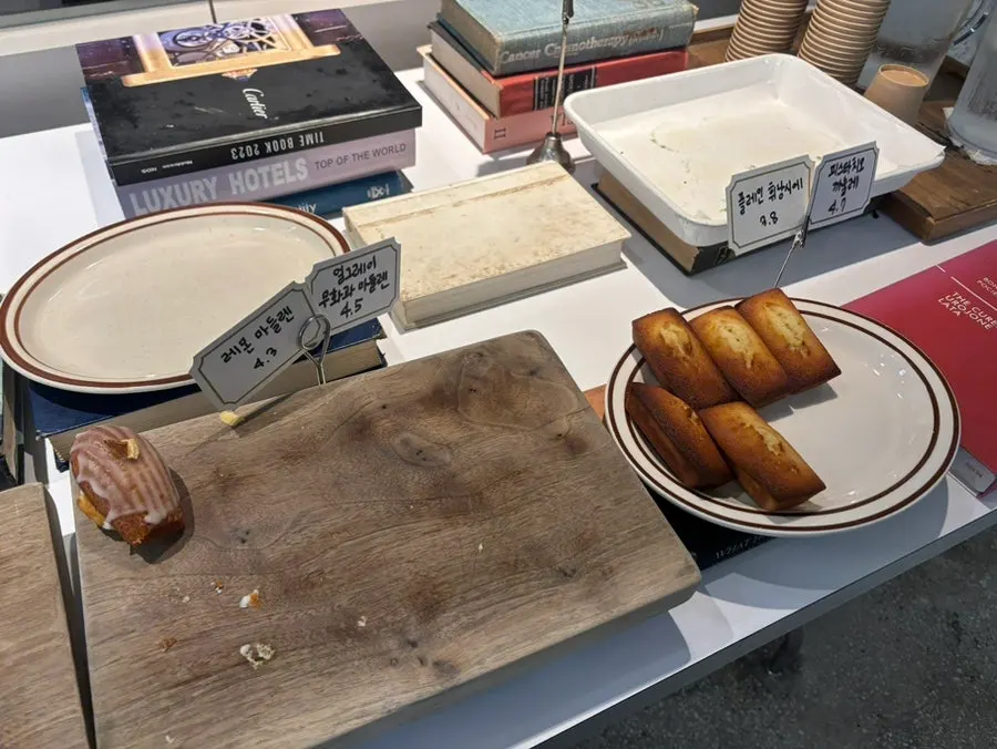 Display case with price tags for madeleines and financiers