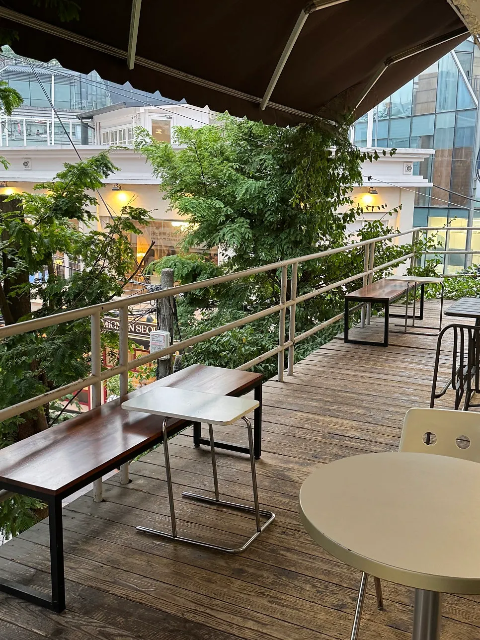 Drinks and desserts on the table at Upper and Under, a Sinnonhyeon Station café