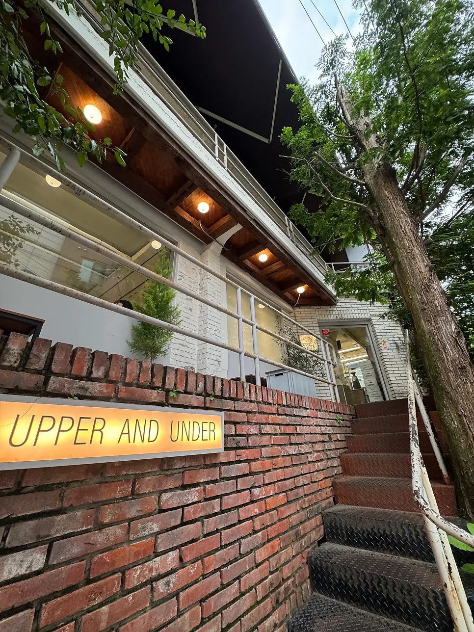 Upper and Under's exterior at a small intersection on the café alley near Sinnonhyeon Station