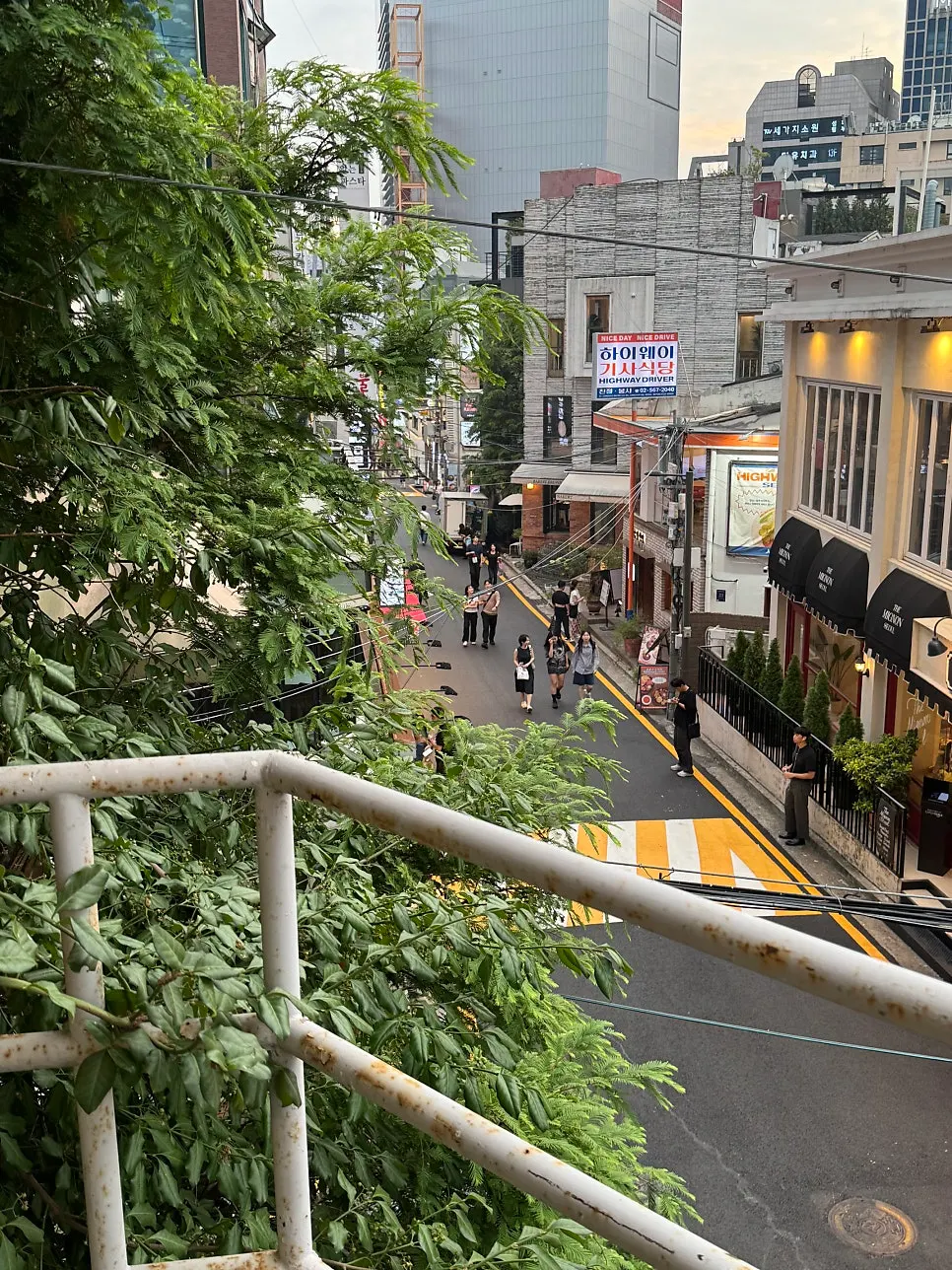 View of Upper and Under from the Gangnam-daero alley