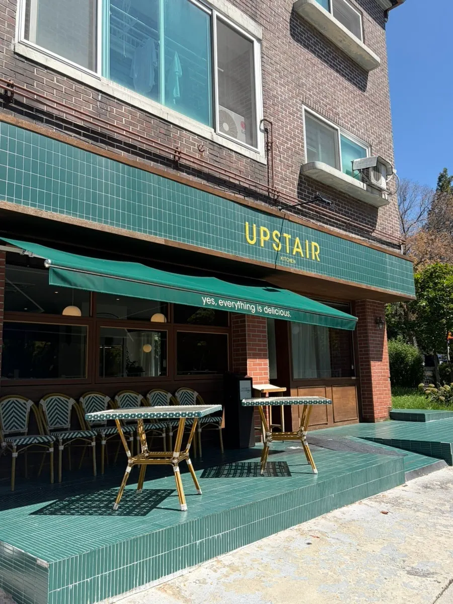 First shot of the visit to Upstairs Kitchen Bamridan-gil Branch