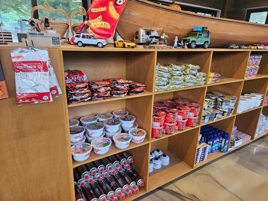 Ramyeon and canned goods shelf in the unmanned store