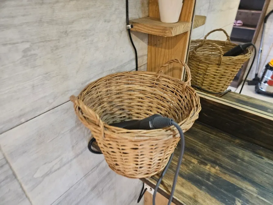 Wide L-shaped shared sink area