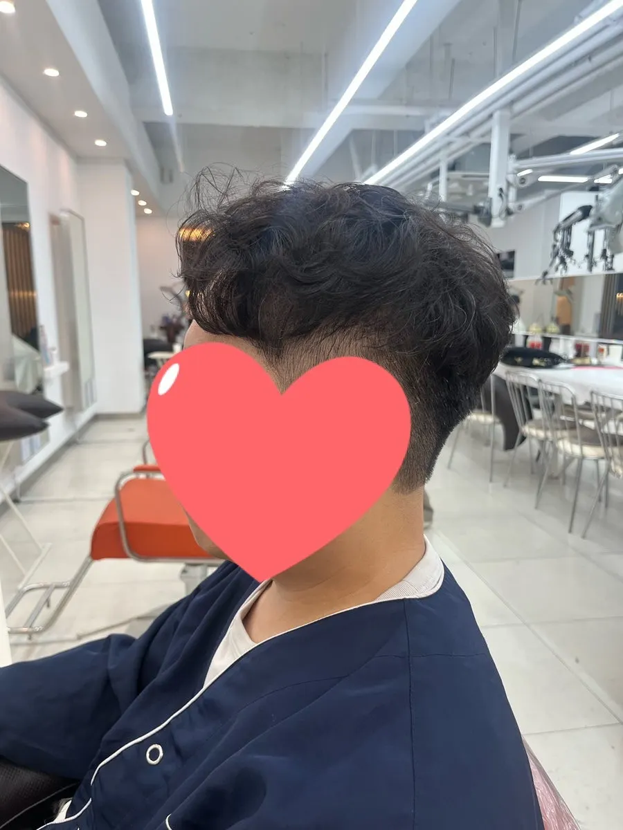 시술 후 단정해진 헤어스타일 측면