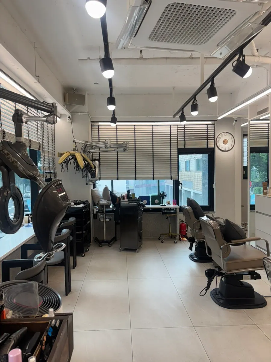 Tidy interior of Urban Ground Hair
