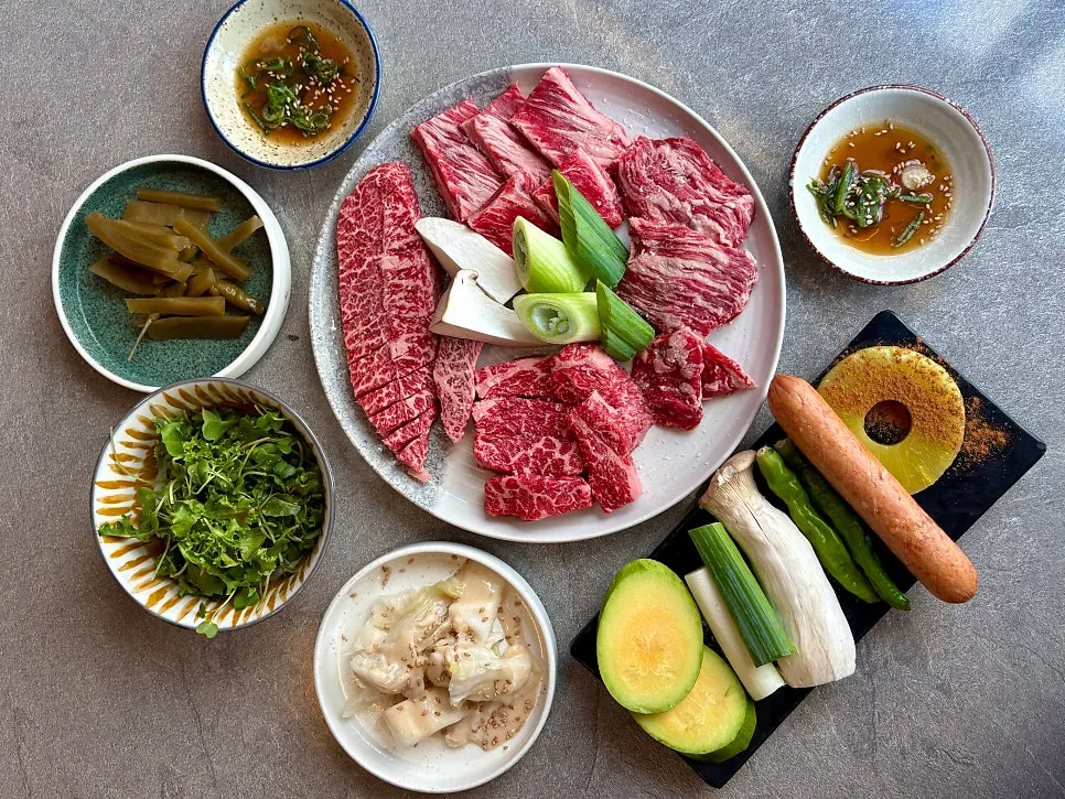 The two-person set with four wagyu cuts laid out at Utan