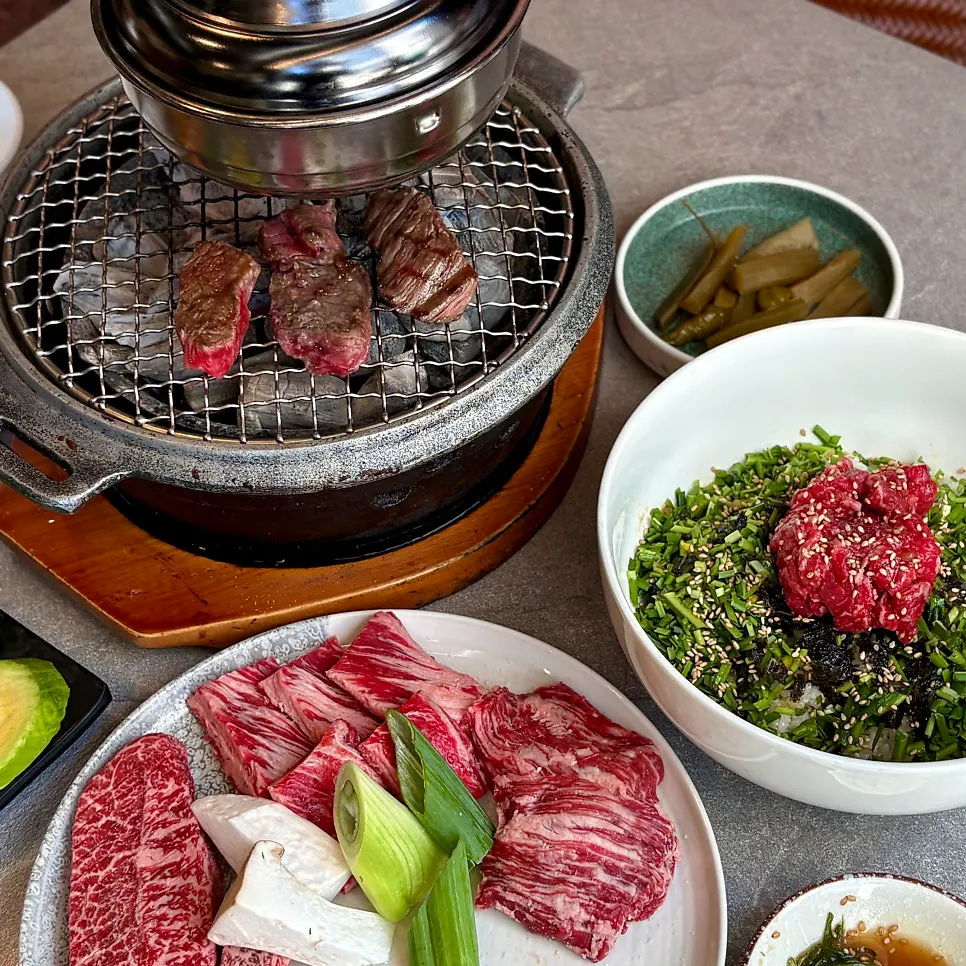 A bowl of Hanwoo perilla oil yukhoe bibimbap at Utan