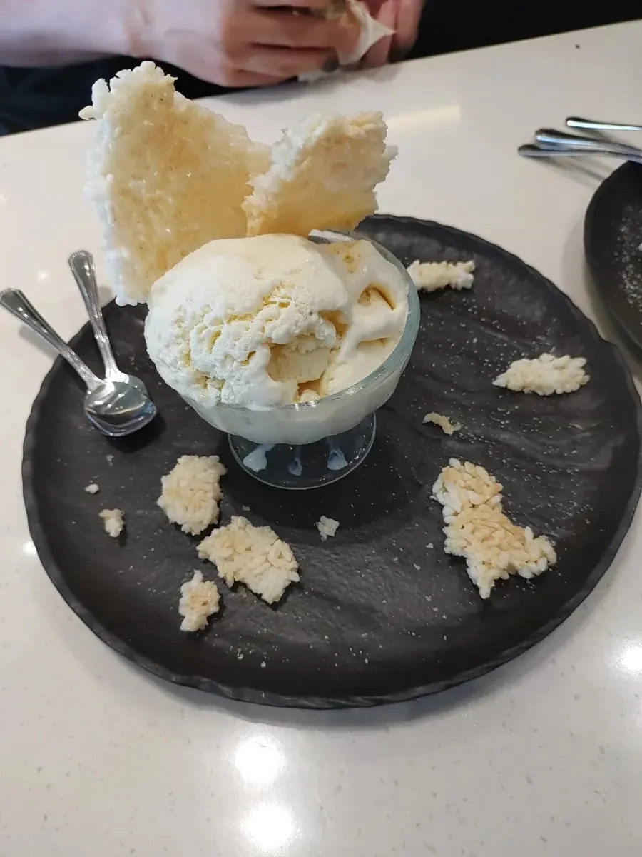 ウスム パンギョ店の外観と看板