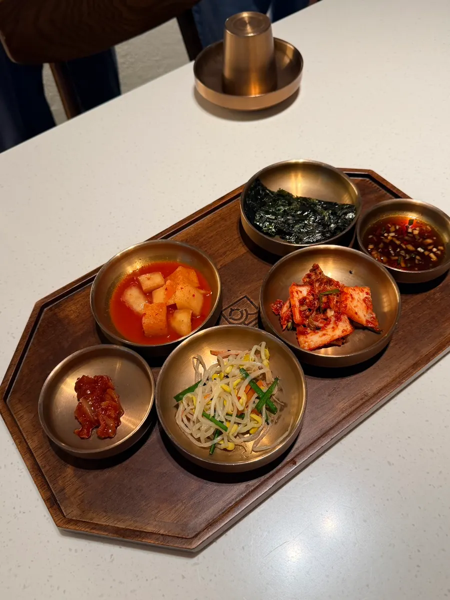 정갈하게 세팅된 밑반찬