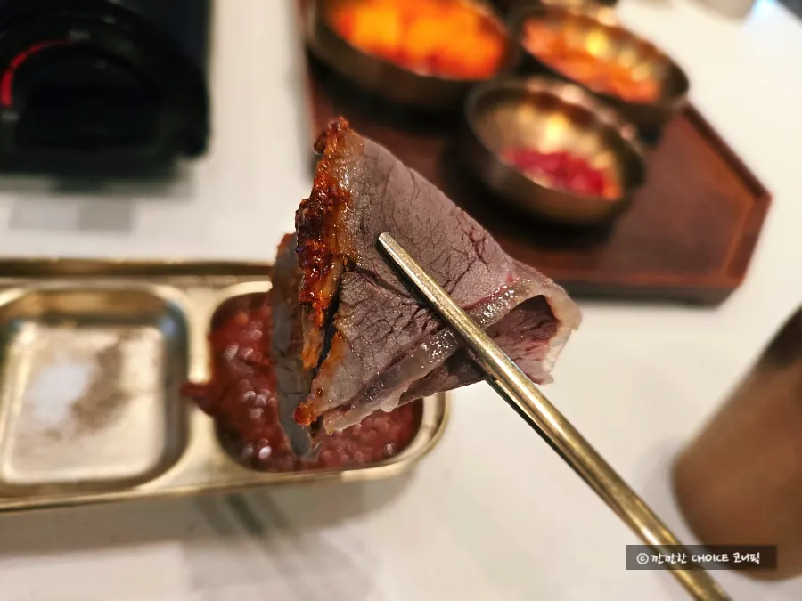 A piece of boiled beef from the eobokjaengban dipped in sauce