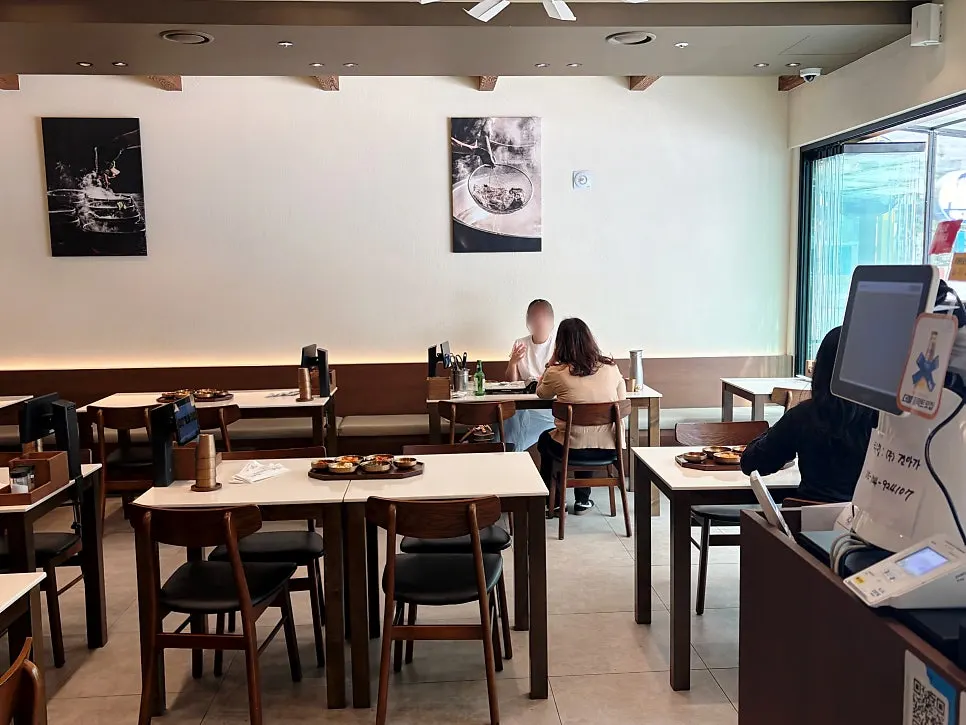 Quiet interior of Useum Pangyo Branch at lunch opening time