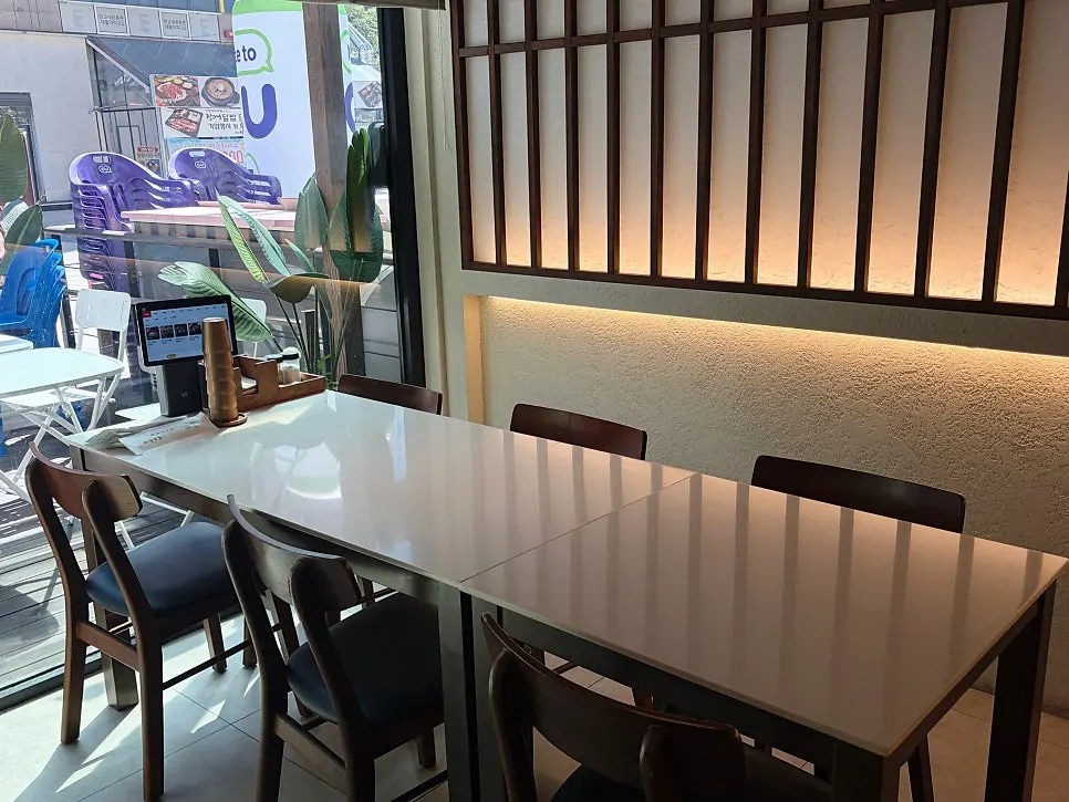 Group seating further inside Useum Pangyo Branch