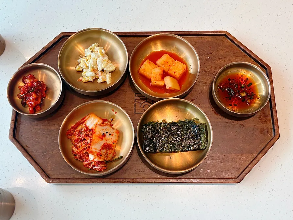 Basic side dish spread at Useum Pangyo Branch